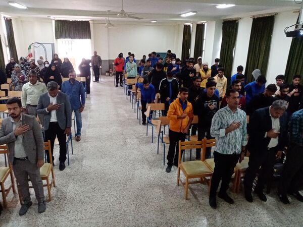 جشن تقدیر از دانش‌آموزان برتر دبیرستان علی‌سایانی فین