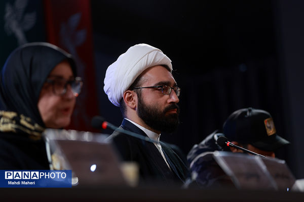 نشست نقد و بررسی فیلم «غوطه‌ور» در چهل و چهارمین جشنواره ملی فیلم فجر