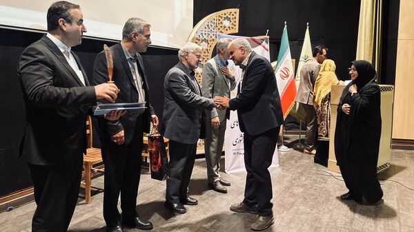 بزرگداشت‌ هفته پیوند و تجلیل از انجمن‌های اولیا و مربیان برتر استان مرکزی در سطح کشور