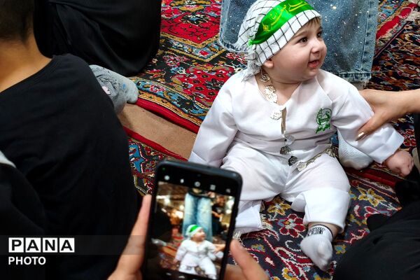 حضور مادران و نوزادان شش ماهه در همایش شیرخوارگان حسینی
