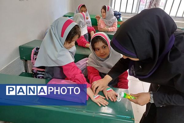 پویش پرچم همزمان با آغاز سال تحصیلی در دبستان سارا