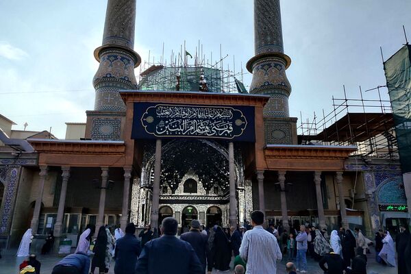 حضور دانش‌آموزان و فرهنگیان ناحیه دو شهرری در نماز جمعه 