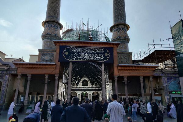 حضور دانش‌آموزان و فرهنگیان ناحیه دو شهرری در نماز جمعه 