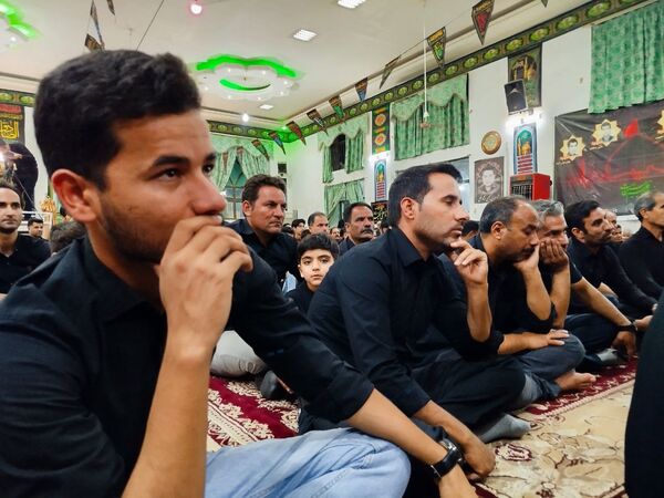 نوای “لبیک یا حسین” در شب پنجم محرم در رزق آباد طنین‌انداز شد