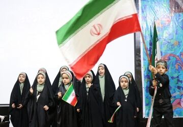 برگزاری همایش دانش‌آموزی «باید برخاست» در ابرکوه
