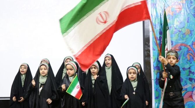 برگزاری همایش دانش‌آموزی «باید برخاست» در ابرکوه
