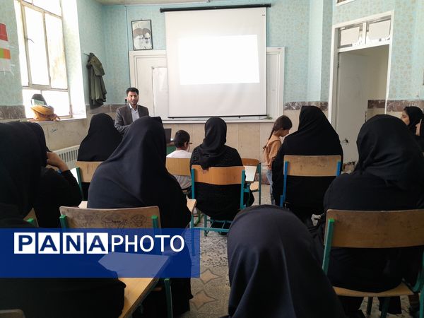 کارگاه‌های هدایت تحصیلی و معرفی مشاغل در مدارس کوهنانی