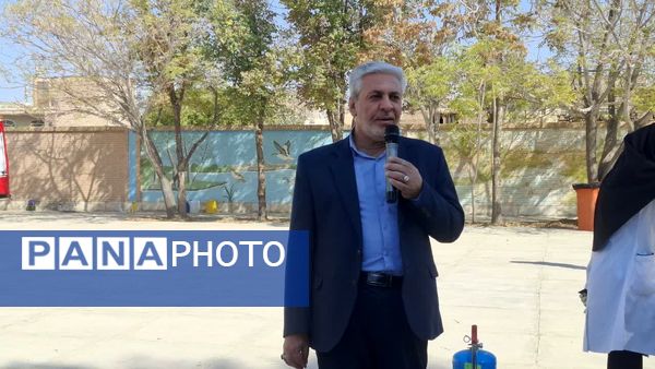 برگزاری جشن علمی شیمی در دبیرستان حضرت زینب(س) بهاباد