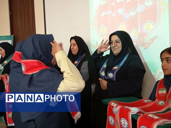 مراسم  تحلیف پیشتازان چهارمی در دبستان آرمینه مصلی نژاد 