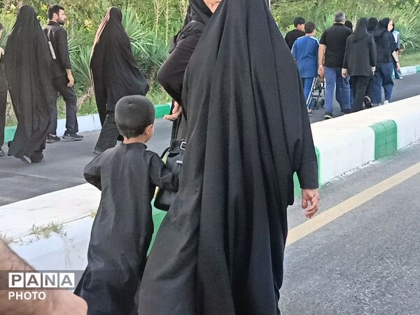 مشقِ عشق با پاهای کوچک روایت زائران خردسال کاشمر