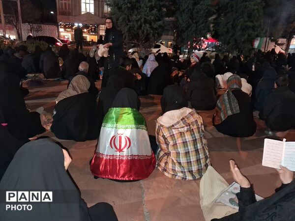 مراسم احیا در اولین شب قدر و هشتمین شب مراسم شهادت ایت الله خامنه ای 