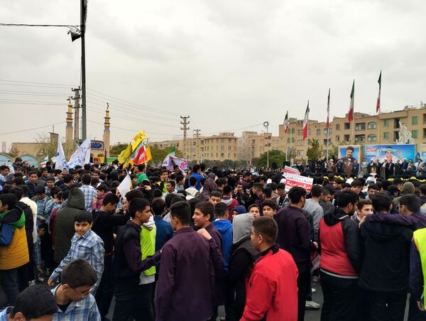حضور دانش‌آموزان ملاردی در راهپیمایی روز سیزده آبان 