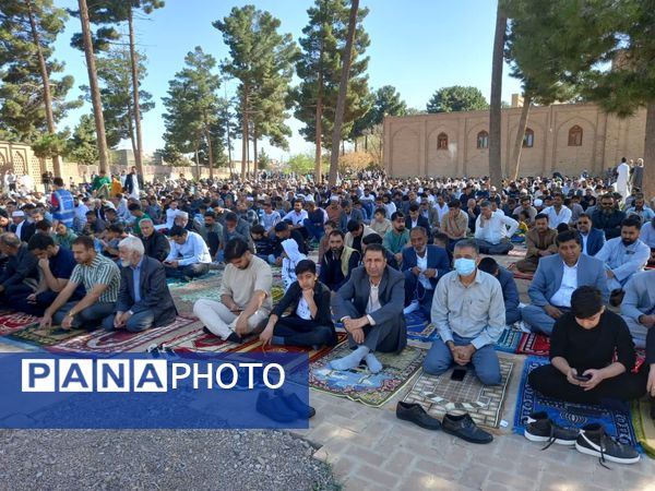 اقامه نماز عید فطر با حضور گسترده مردم اهل سنت تربت جام