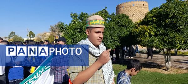 خروش استکبار ستیزی دانش‌آموزان شیرازی