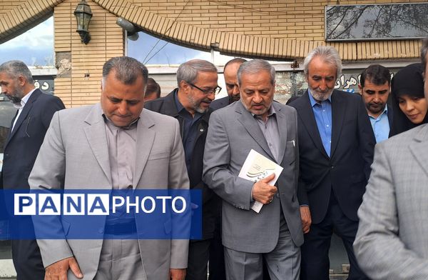 مراسم استقبال از وزیر آموزش و پرورش در گلزار شهدای نیشابور 