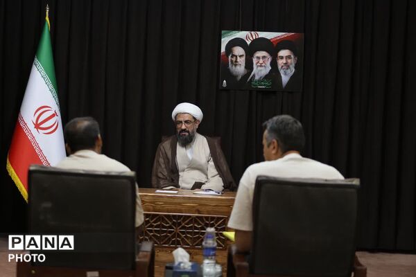  ملاقات مردمی با نماینده ولی فقیه در استان همدان 