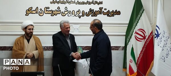 تجلیل از خادمان ساحت قرآن و عترت در آموزش و پرورش شهرستان اسکو