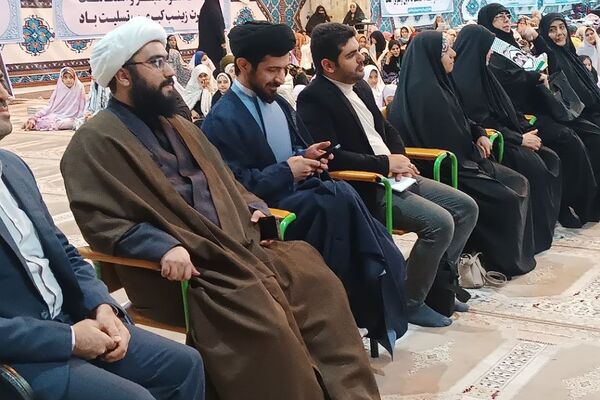 لحظات ناب راز و نیاز دانش‌آموزان دختر اسلامشهری در خلوت عاشقانه با خدا در اعتکاف