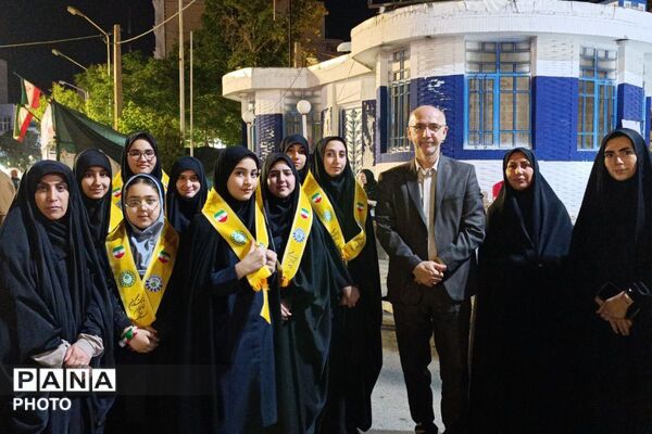 دبیرستان دخترانه ولایت در غرفه شهدای دانش‌آموز ورامین 