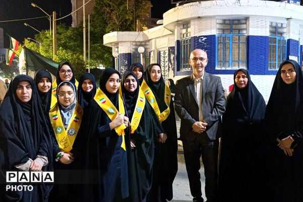 دبیرستان دخترانه ولایت در غرفه شهدای دانش‌آموز ورامین 