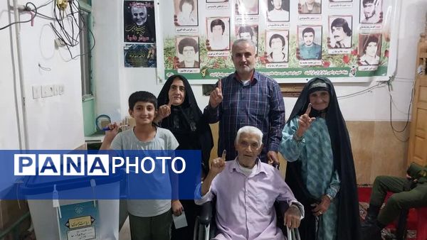 جلوه‌هایی از حضور پرشور مردم ولایتمدار شهرستان فراشبند در پای صندوق‌های رأی