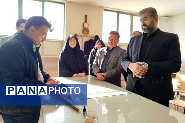 بازدید فرماندار و شورای شهرقدس از پژوهش‌سرای دکتر حسابی