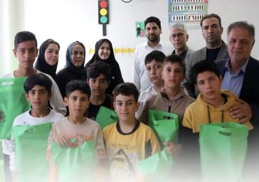 اهدای بیش از ۴۳۰ بسته لوازم‌التحریر به دانش‌آموزان نیازمند در آذربایجان شرقی