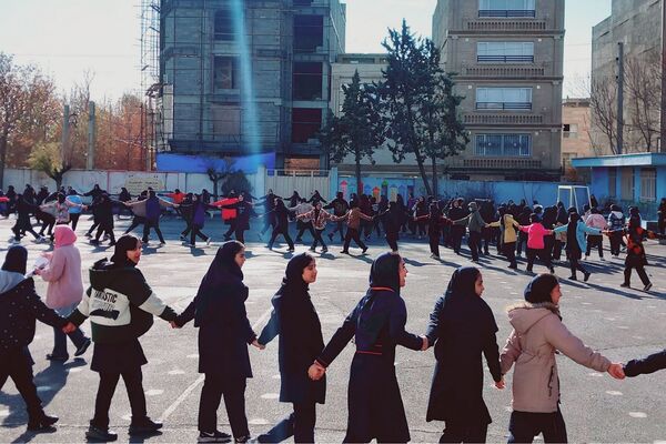 چرخش مهر گِرد مادران معلم دبیرستان دخترانه بعثت۲؛ طوافی از جنس عشق و سپاس