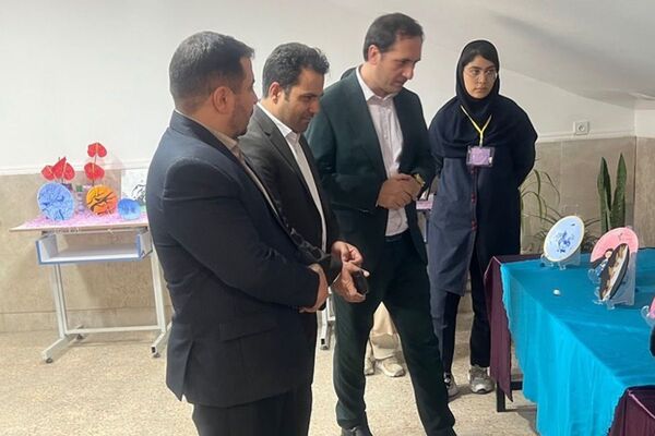 جشنواره‌ هفته‌ مشاغل‌ در هنرستان‌ کارآفرینان بهارستان۲