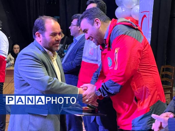 آیین تجلیل از جوانان، امدادگران، داوطلبان و مربیان هلال احمر کاشمر