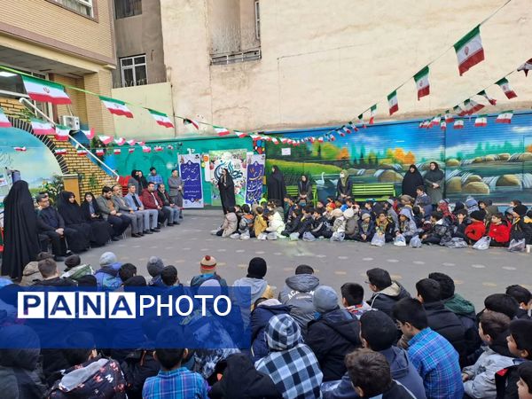 طنین زنگ انقلاب در طلیعه دهه فجر در منطقه ۱۰