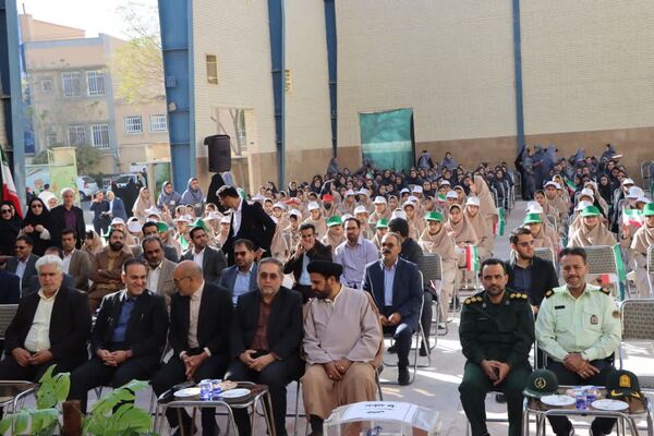 مراسم جشن ملی عاطفه‌ها در دبیرستان دخترانه شهید دکتر پاکنژاد یزد 
