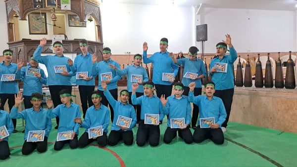 جشنِ تکلیفِ «به وقتِ میهن خدایی» دانش آموزان اشکذری همراه دستبوسی مادر