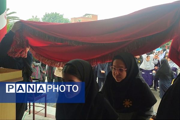 گرامیداشت هفته دفاع مقدس و آغاز سال تحصیلی در دبیرستان فرزانگان قائمشهر