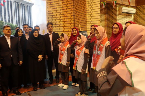 نمایشگاه فرهنگی ـ آموزشی «ایرانمون» در دبستان شهید باهنر