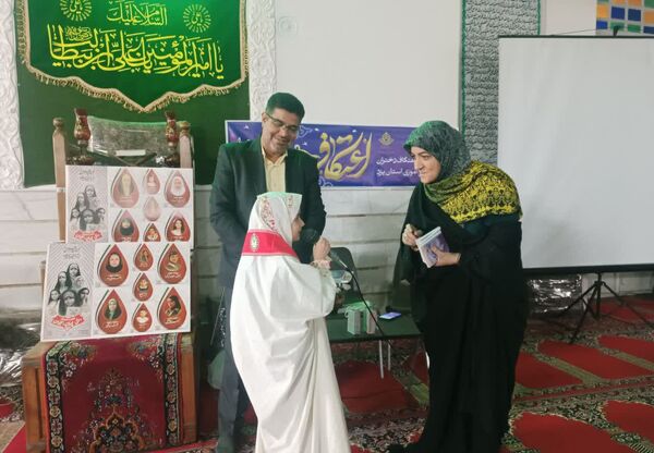 مراسم شب شعر ایرانمهر در اعتکاف دانش‌آموزی مسجد شیخداد یزد 