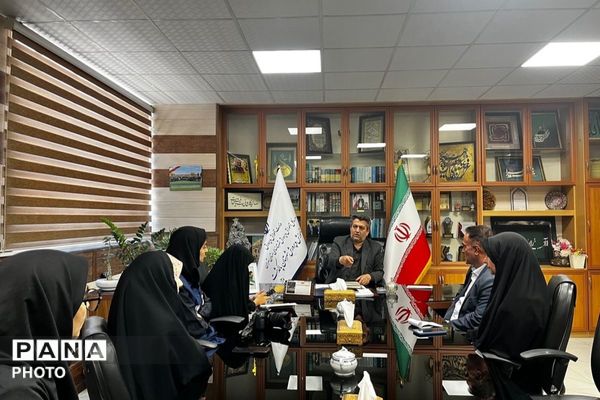 نشست صمیمی رئیس اموزش و پرورش شهرستان پاکدشت با خبرنگاران پانا پاکدشت