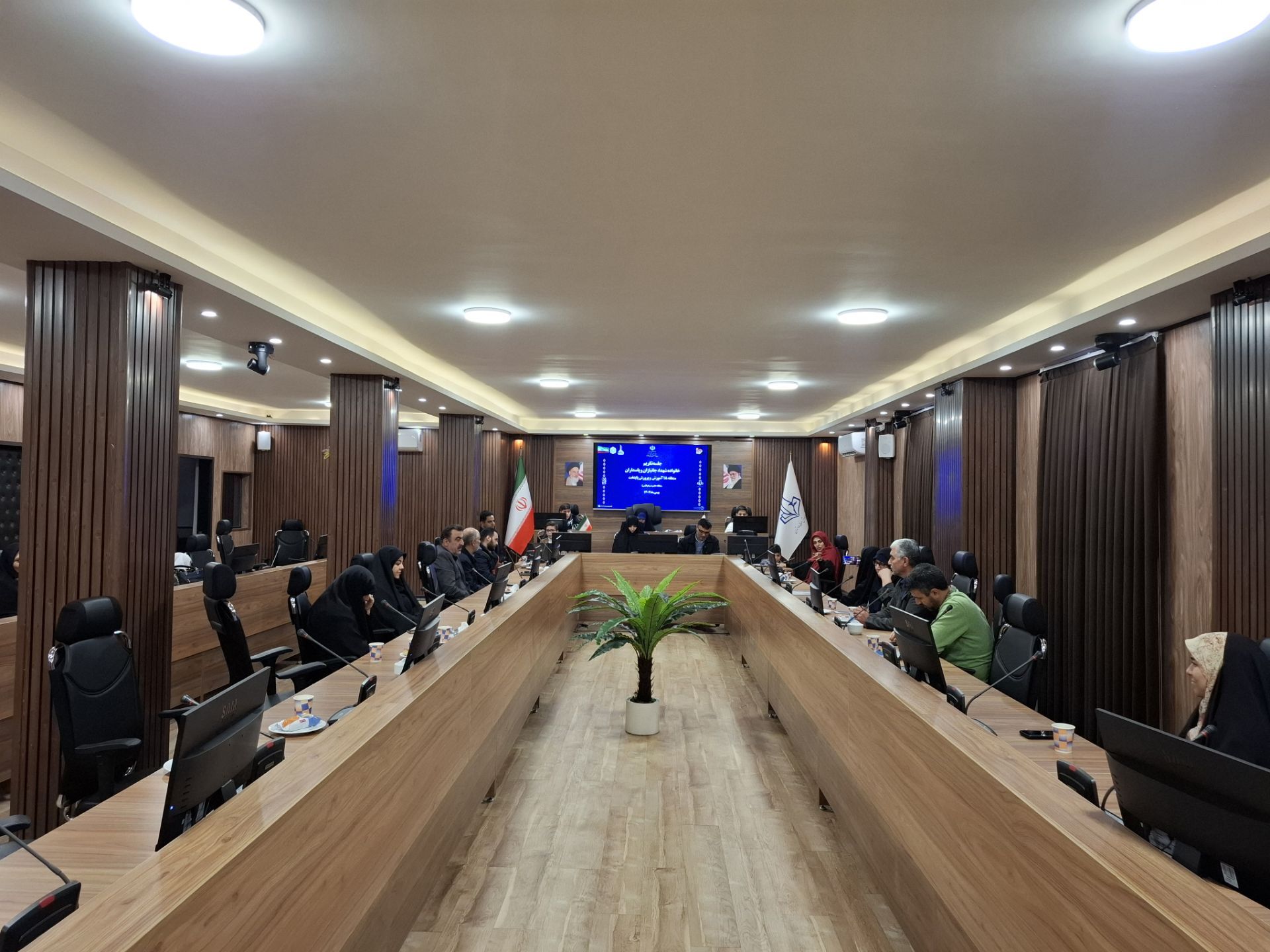مراسم تجلیل از ایثارگران و خانواده‌های شهدای آموزش و پرورش منطقه ۱۸ تهران