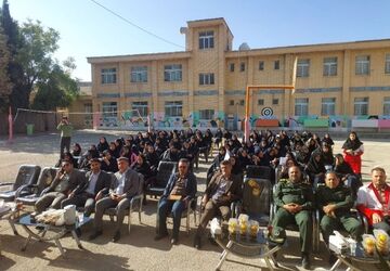 نواخته شدن زنگ هفته پدافند غیرعامل در مدرسه بشری لردگان