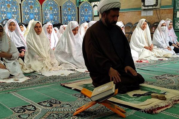 حضور دانش آموزان دبستان هدی یک در مسجد صاحب الزمان (عج) 