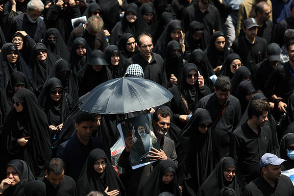 تشییع شهدای خدمت در تهران 