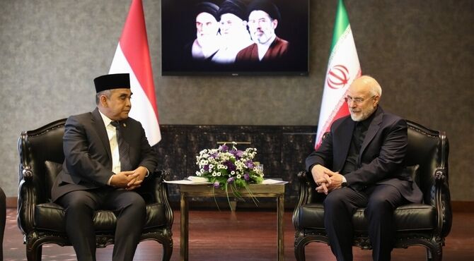قالیباف: کسی می‌تواند با آمریکا مذاکره کند که آماده جنگ باشد