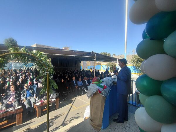 مراسم بازگشایی مدارس و جشن عاطفه‌ها در مدرسه نمونه دولتی خدیجه الکبری(س) قروه