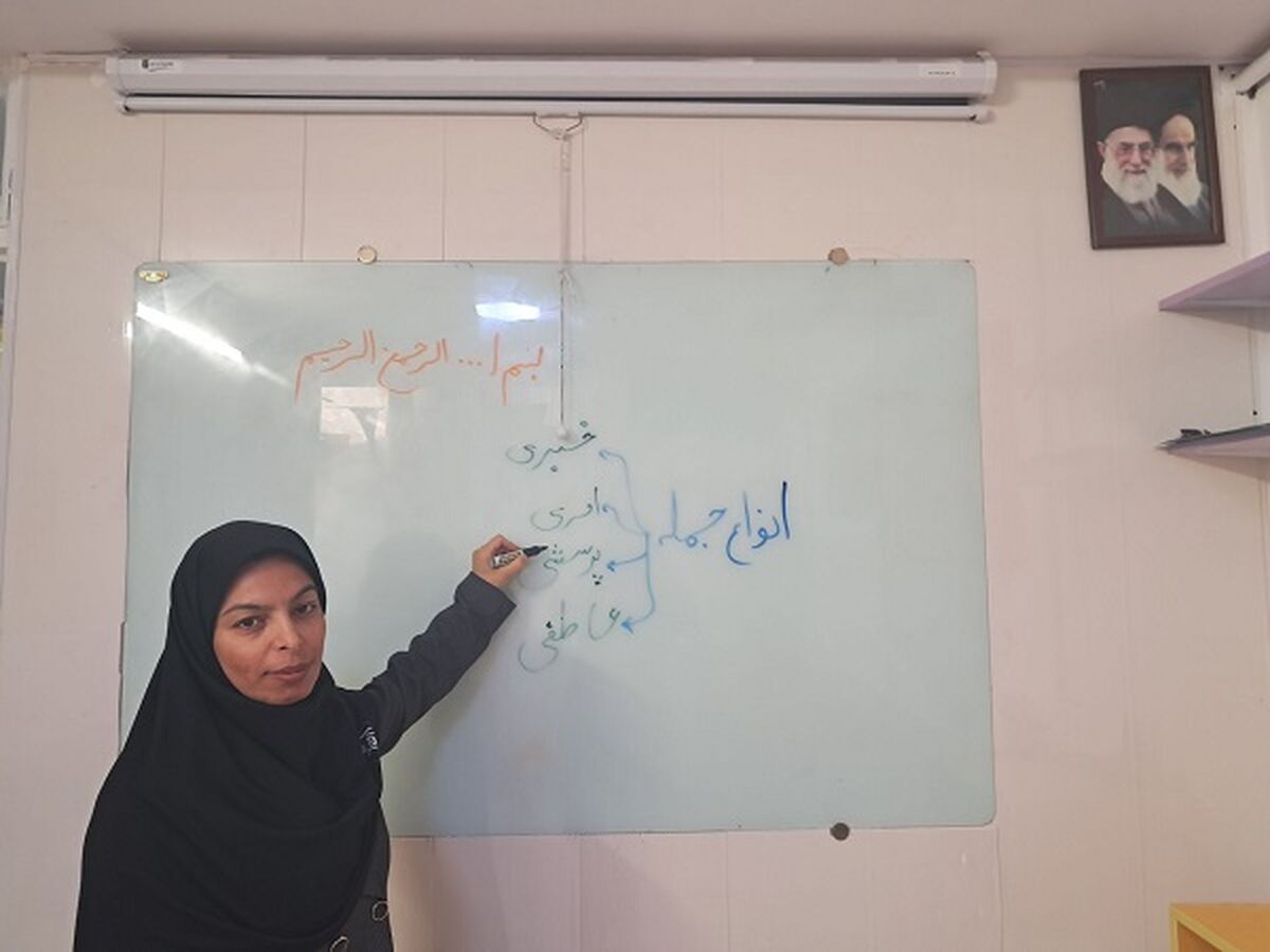 با شور و شوق، کلاس درسم را جذاب و زنده نگه می‌دارم 
