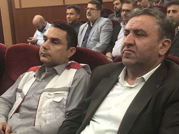 همایش تجلیل از مدیران و کارکنان نمونه شهرستان محمودآباد 