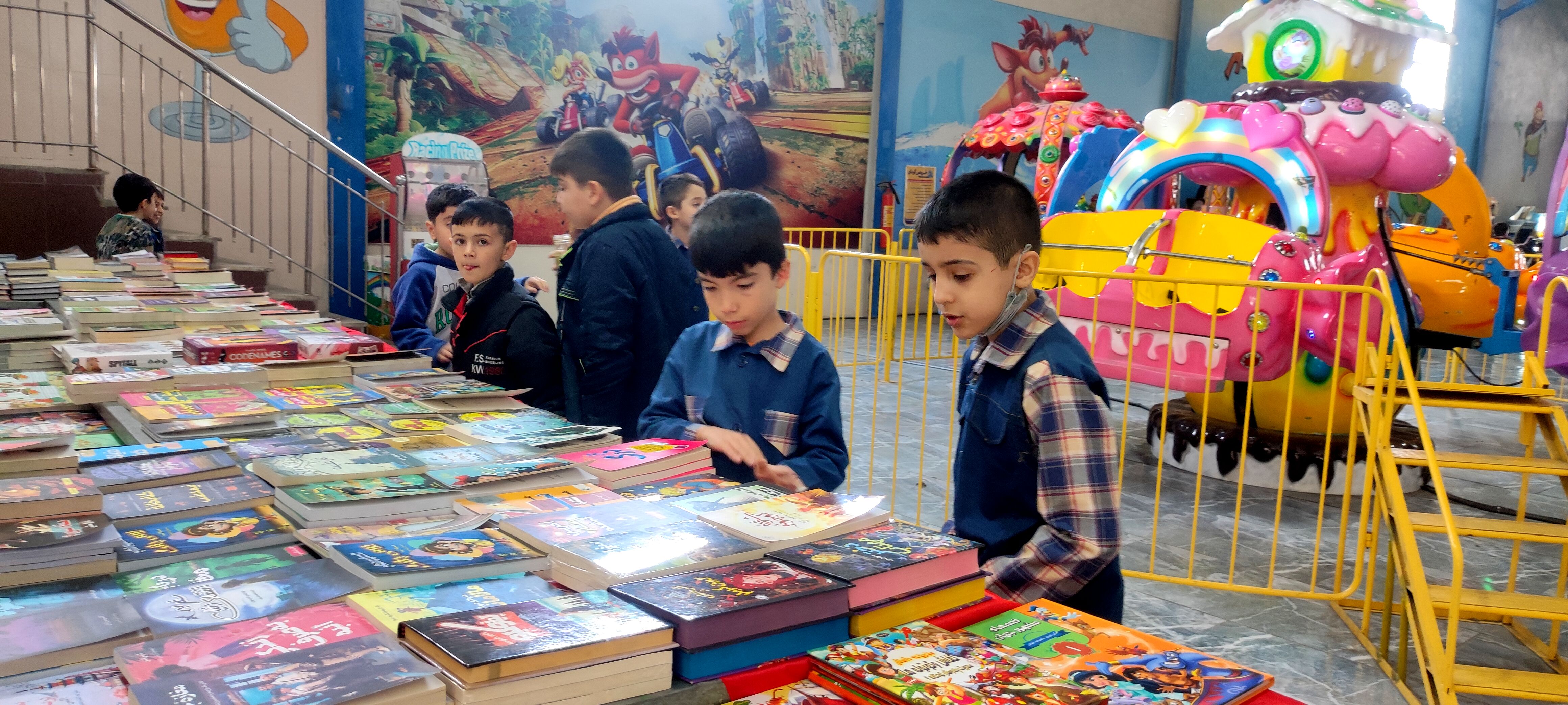 اردوی دانش‌آموزان مدرسه مبین در شهربازی پارک کوثر شیروان