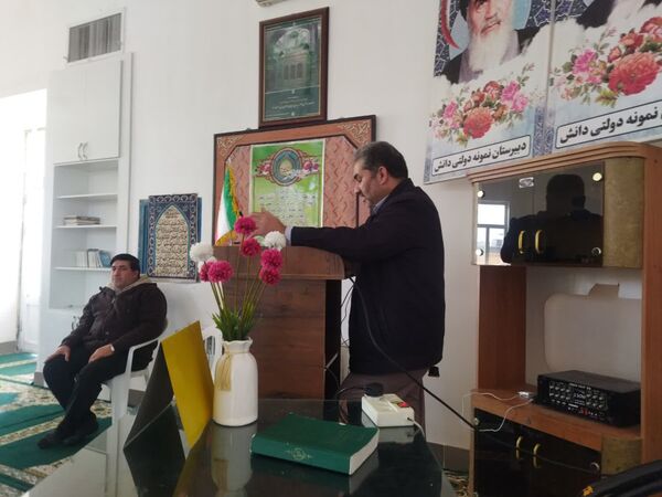 دومین جلسه هدایت تحصیلی پایه نهم دبیرستان نمونه دانش کاشمر