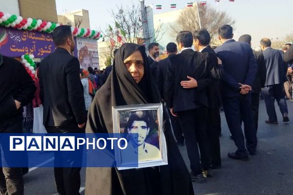 فرزندان ایران از مدارس شهریار تا راهپیمایی