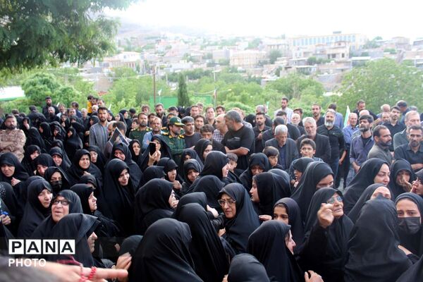 خاکسپاری دو شهید جنگ سوم در گلزار شهدای روستای فردو