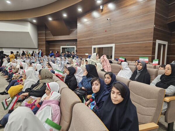 همایش بزرگ همیاران طبیعت و آموزش همگانی حفاظت از محیط زیست در منطقه پردیس 